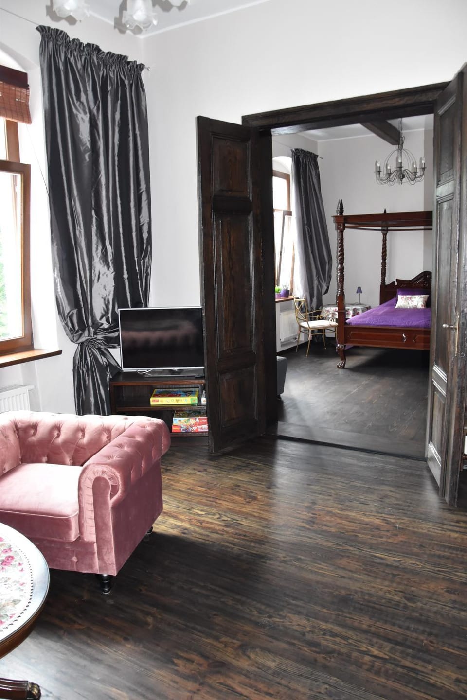 TV and multimedia, Living room, Other, Seating area, Bedroom, hair dresser