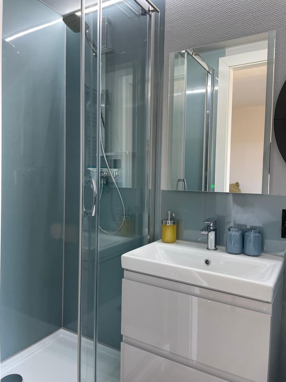 Bathroom, Living room