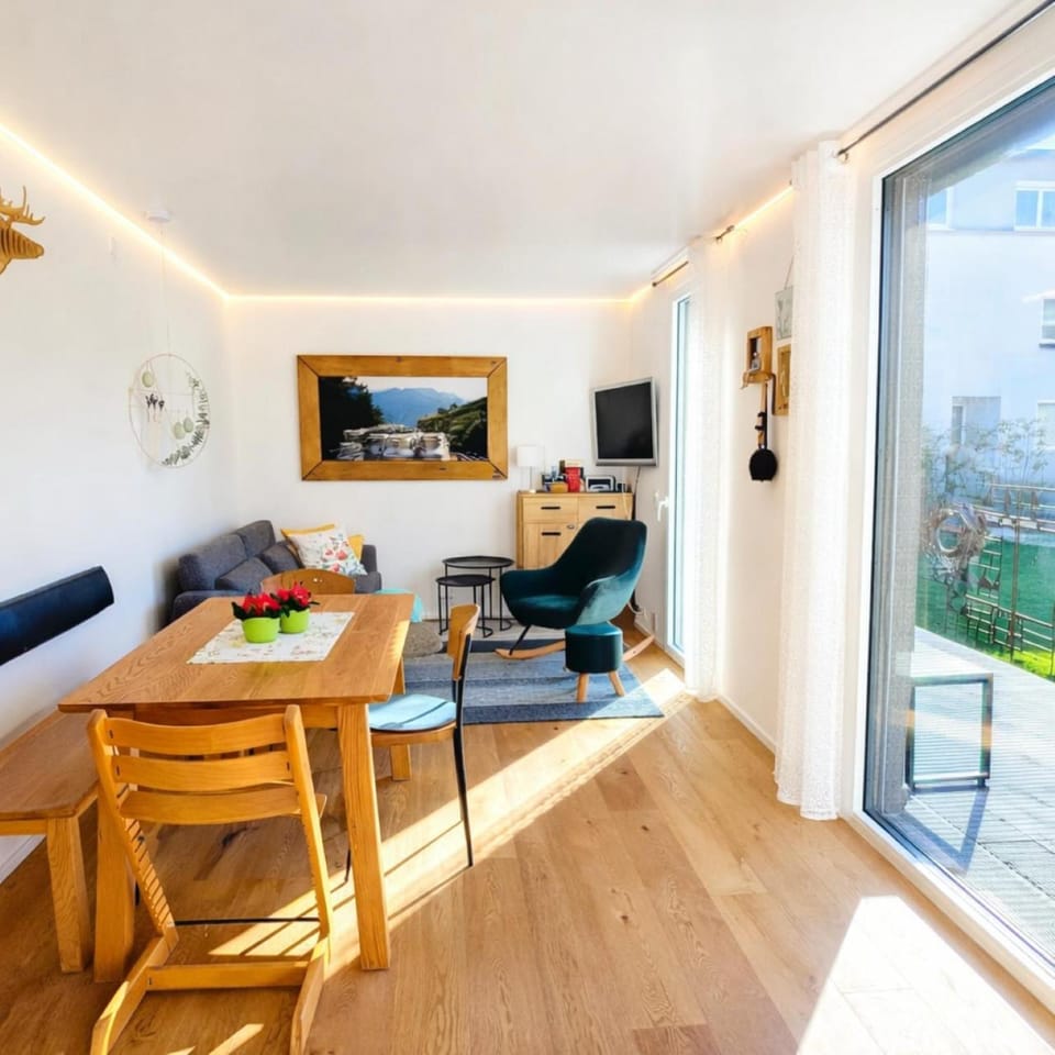 Living room, Seating area, Dining area