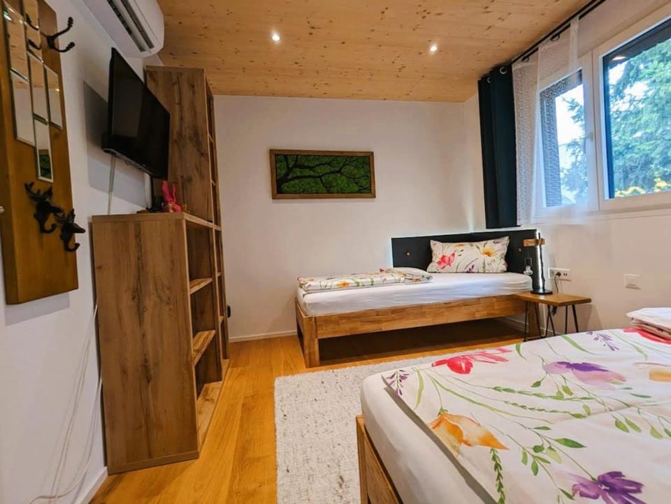 Photo of the whole room, Bedroom, wardrobe