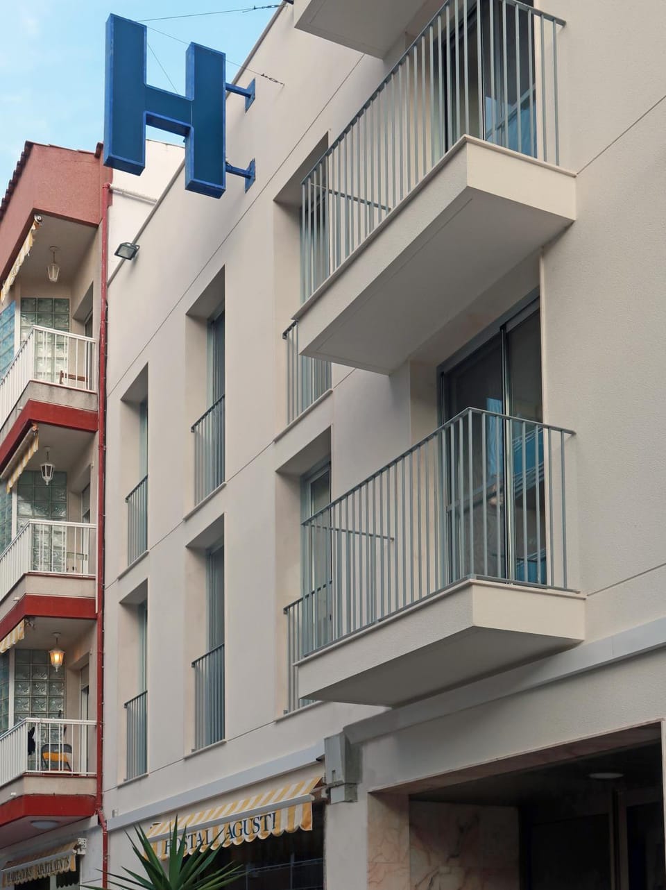 Property building, Facade/entrance