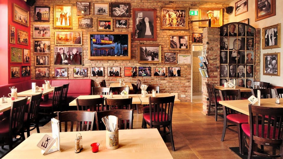 Restaurant/places to eat, Communal lounge/ TV room, Breakfast