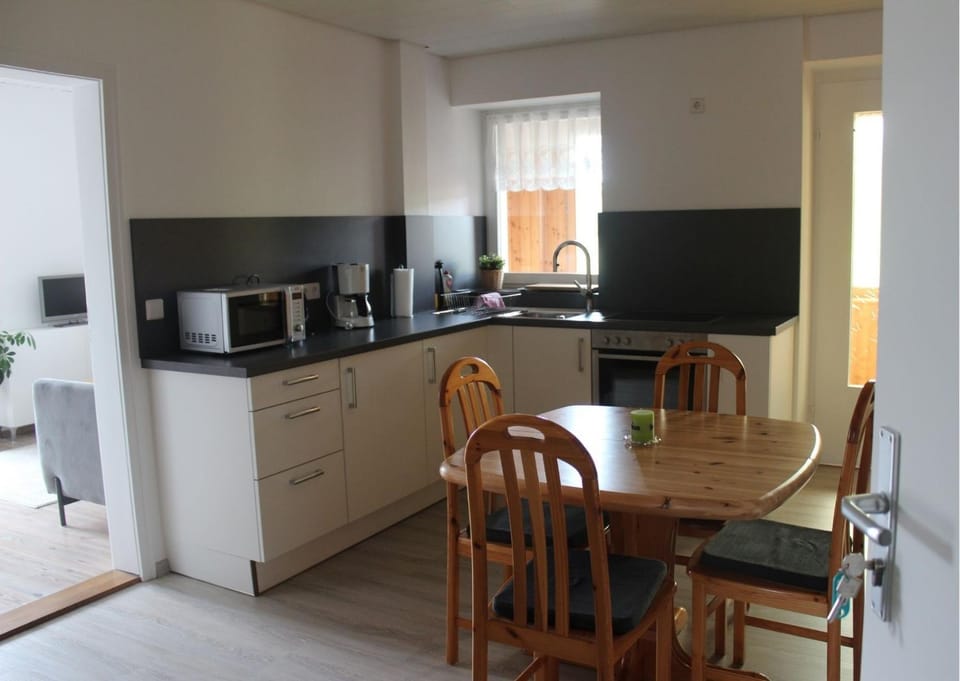 Dining area, kitchen