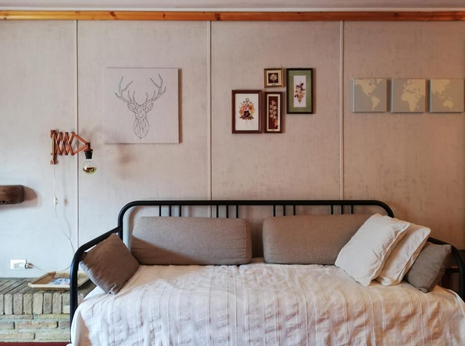 Bed, Living room