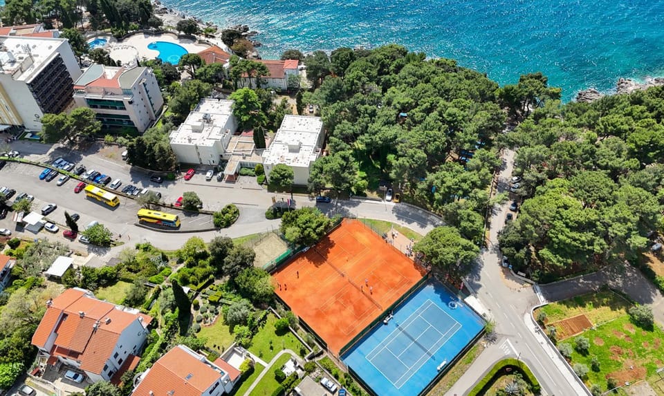 Property building, Day, Neighbourhood, Natural landscape, Bird's eye view, Sea view, Location