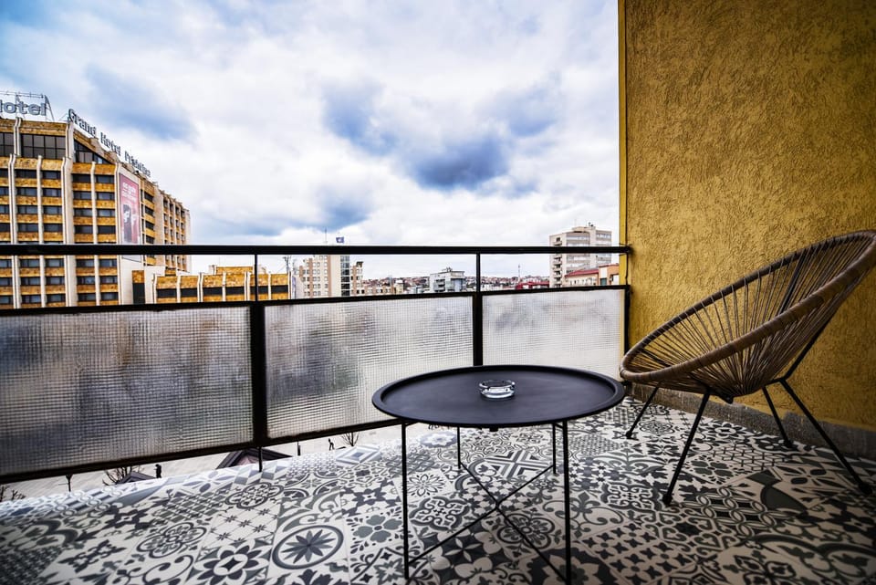 Patio, Balcony/Terrace, City view, Landmark view, Landmark view, Street view