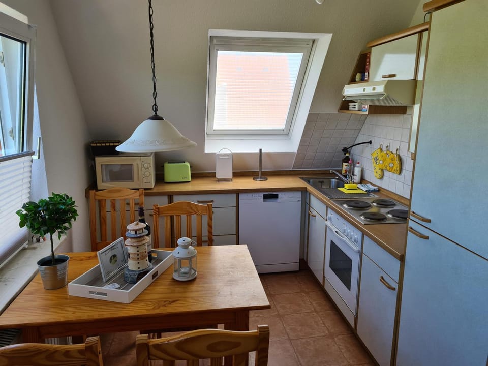 Kitchen or kitchenette, Dining area, minibar, pet friendly, stove