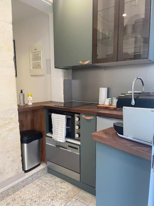 Coffee/tea facilities, Kitchen or kitchenette, pet friendly, stove