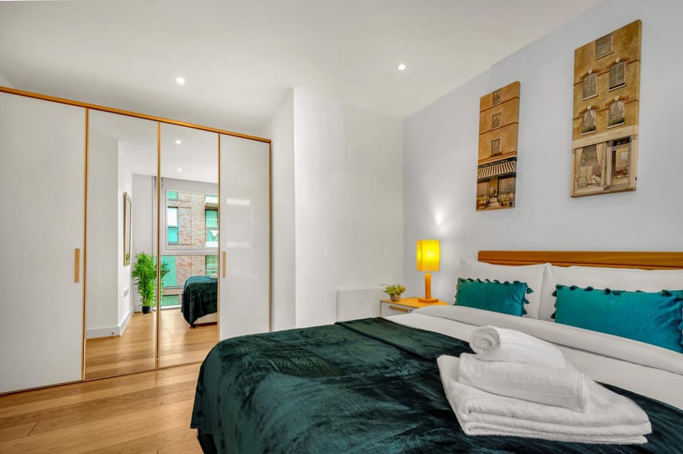 Bedroom, wardrobe