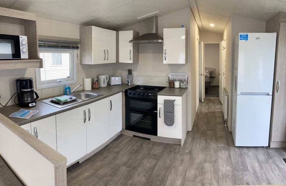 Coffee/tea facilities, Kitchen or kitchenette, oven, toaster