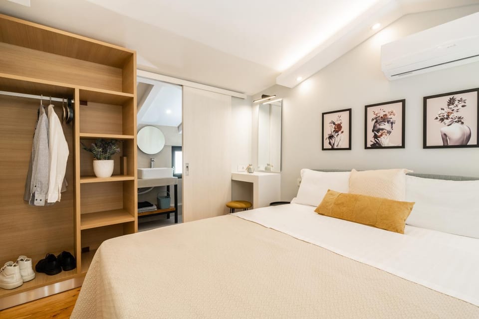 Bright & elegant loft suite in the city center Apartment in Zakynthos