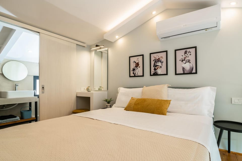 Bright & elegant loft suite in the city center Apartment in Zakynthos