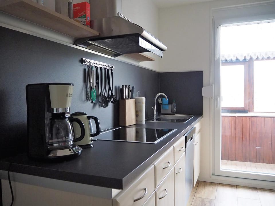 Dining area, kitchen