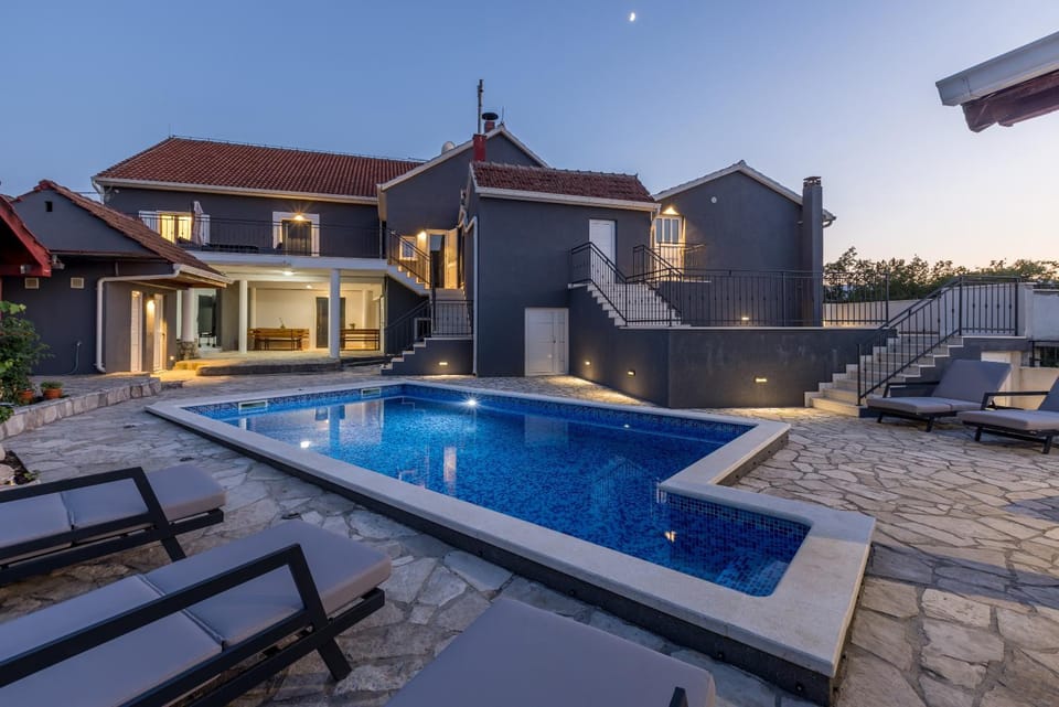 Property building, Patio, Natural landscape, Pool view, Swimming pool