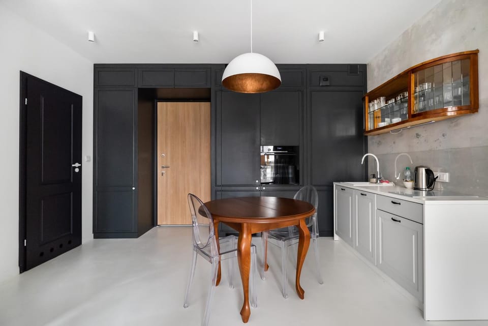 Kitchen or kitchenette, Dining area