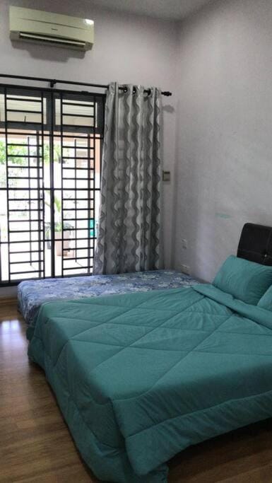 Terrace house near Stulang Laut CIQ Midvalley KSL for 7Pax House in Johor Bahru