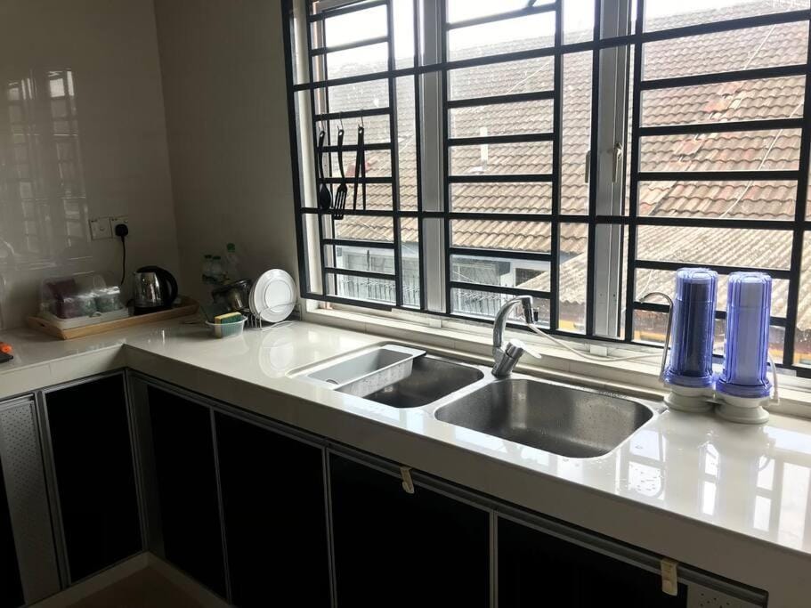 Terrace house near Stulang Laut CIQ Midvalley KSL for 7Pax House in Johor Bahru