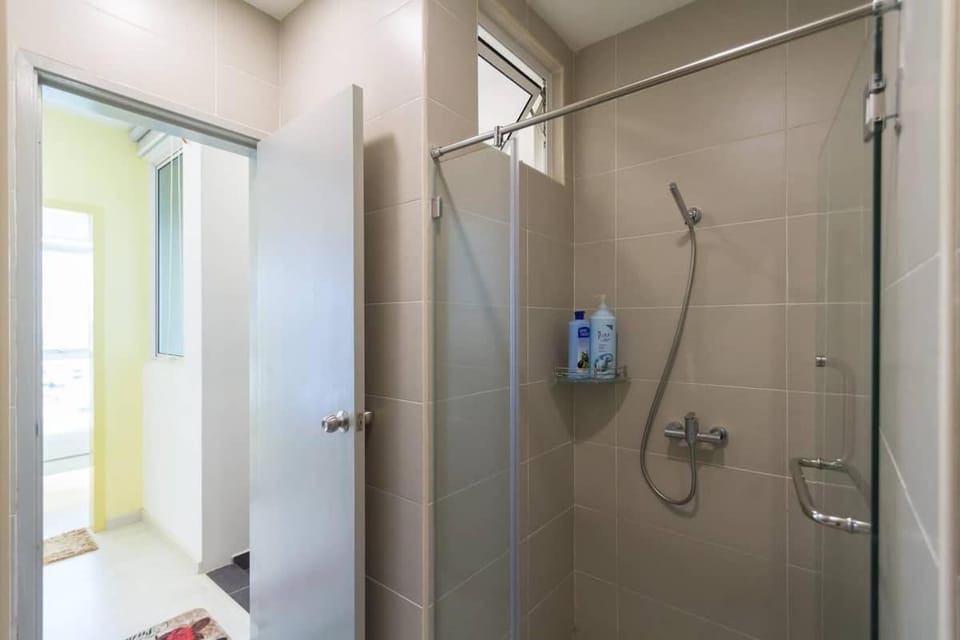 Deluxe & Feel Like a Home 2, 3-6pax, Netflix, Georgetown Apartment in George Town