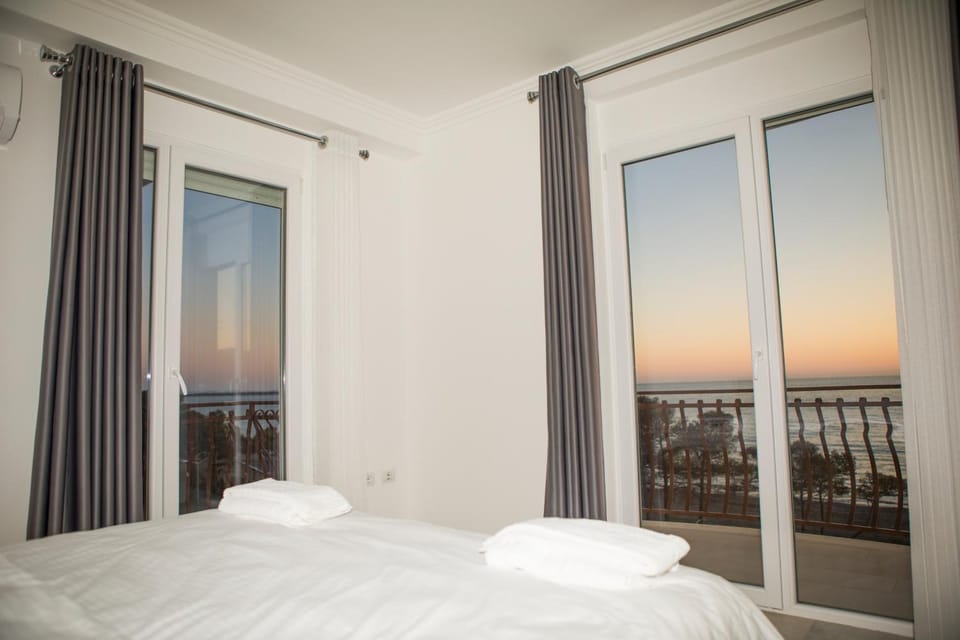 Bed, Balcony/Terrace, Photo of the whole room, Bedroom, Sea view, Sunset
