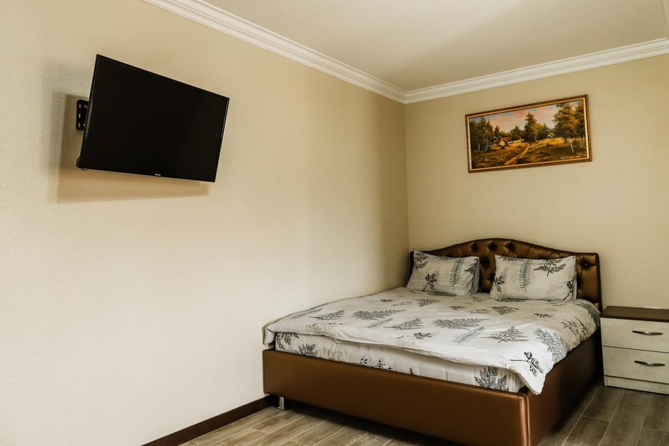 Bed, TV and multimedia, Bedroom