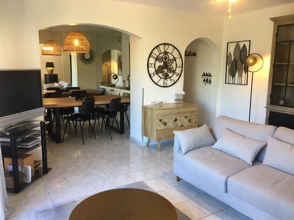 Communal lounge/ TV room, Living room, Seating area