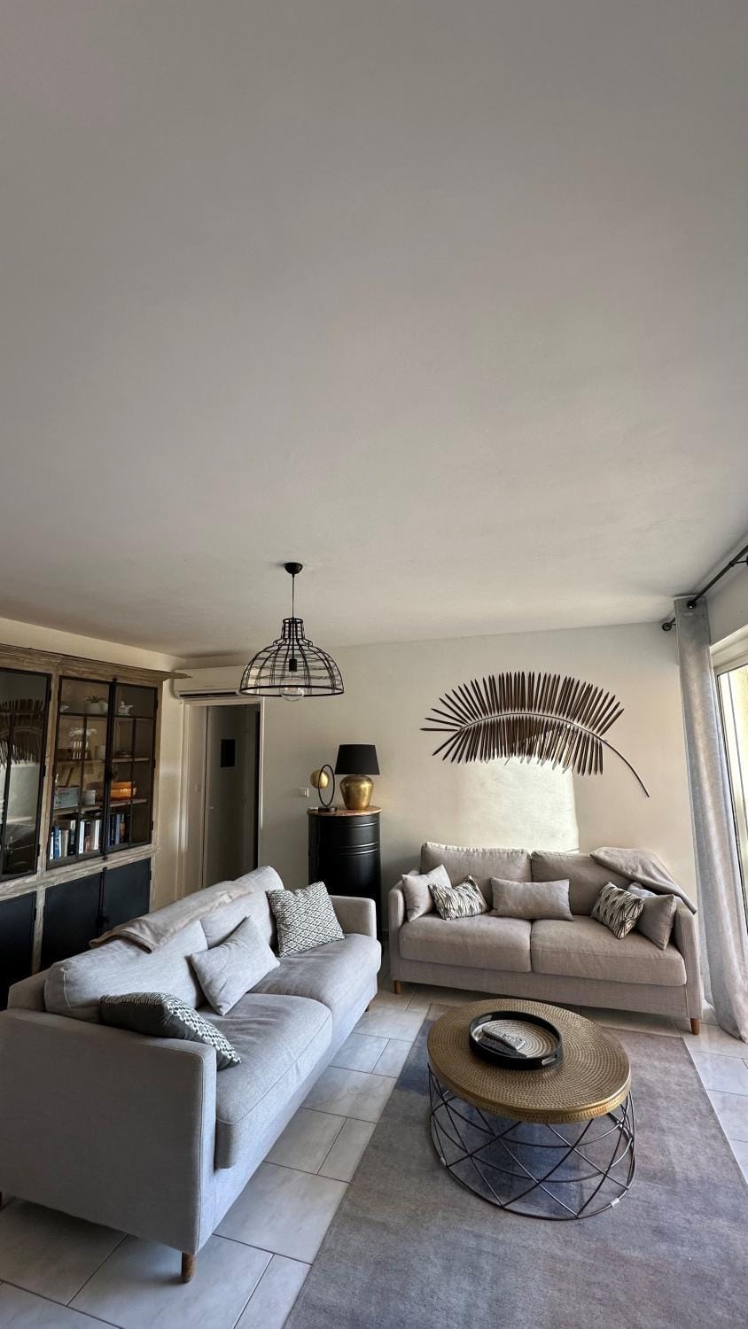 Living room, Seating area