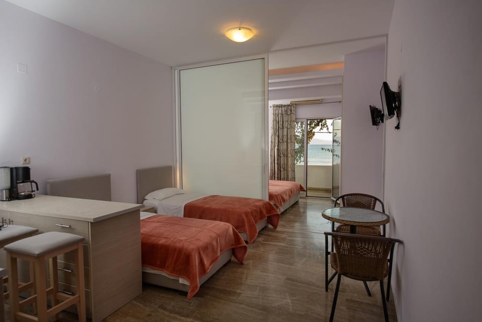 Stochos studios next to the sea! Apartment hotel in Crete