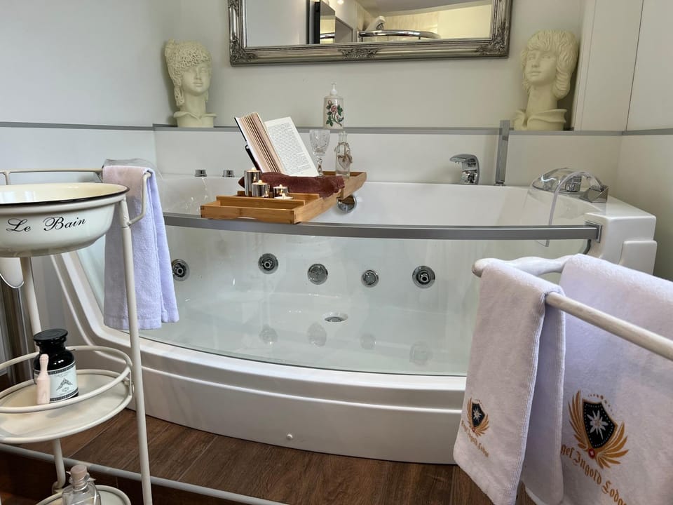 Hot Tub, Hot Tub, Bathroom, Spa and wellness centre/facilities, Bath, towels