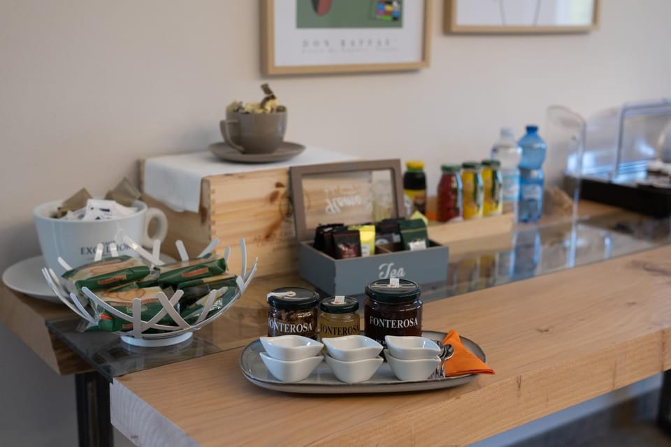 Breakfast, Internal: Not applicable to any particular room