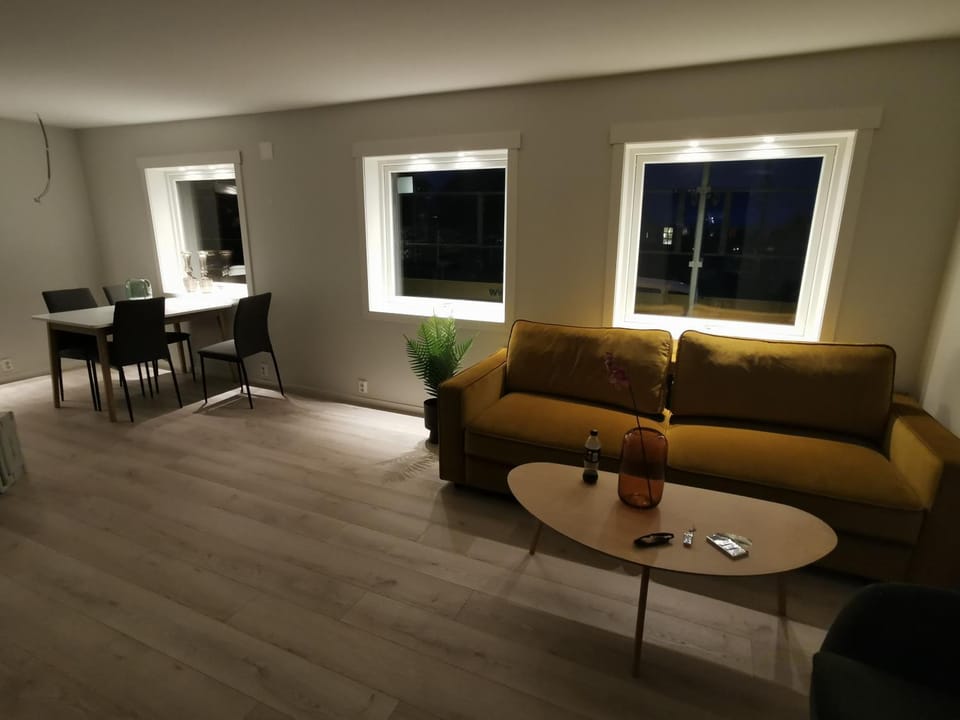 Hurthi Apartment - Blue House Apartment in Troms Og Finnmark