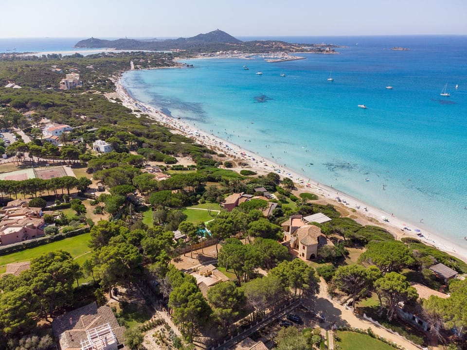 Elegante Villa a 30 m dalla bellissima spiaggia di Campulongu Villasimius Villa in Sardinia