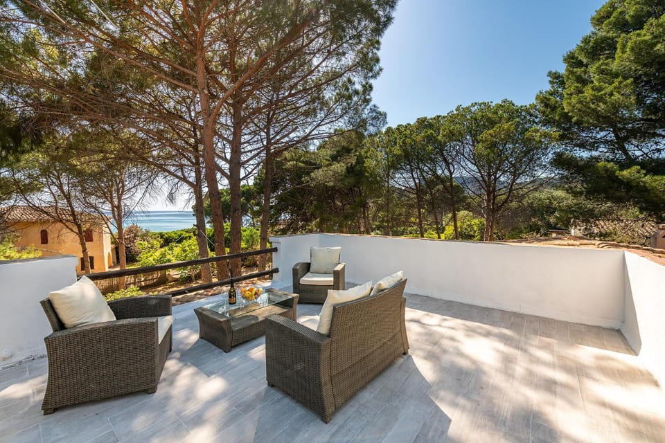 Elegante Villa a 30 m dalla bellissima spiaggia di Campulongu Villasimius Villa in Sardinia