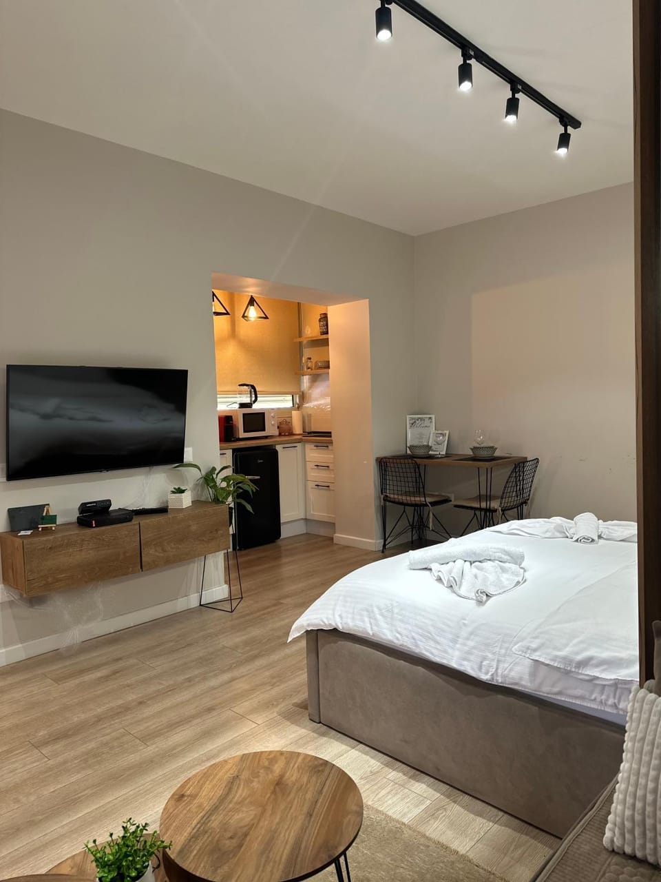 Bed, TV and multimedia, Kitchen or kitchenette, Photo of the whole room, Bedroom, minibar