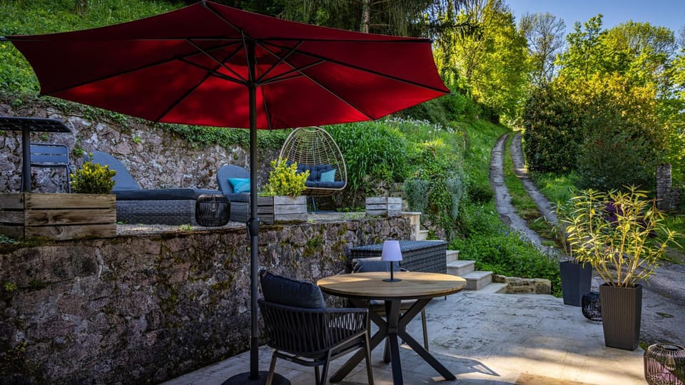 Le Moulin de L'O - L'Orle Rose House in Bourgogne-Franche-Comté