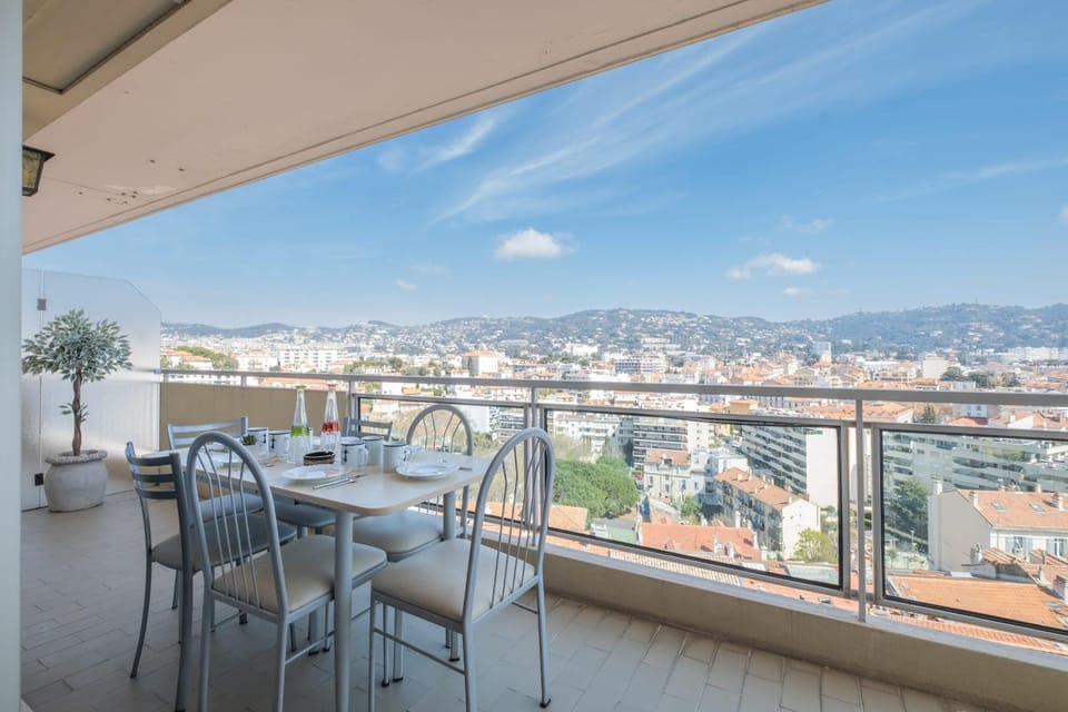 3-Br apartment near downtown Cannes Sea view parking Apartment in Cannes