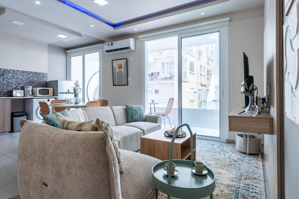 View (from property/room), Kitchen or kitchenette, Living room