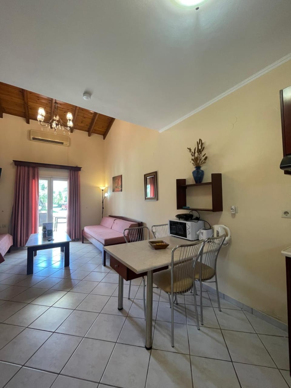 Seating area, Dining area