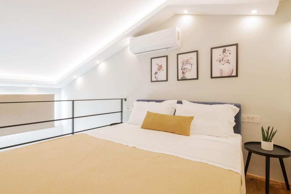 Stylish & elegant loft suite in the city center Apartment in Zakynthos