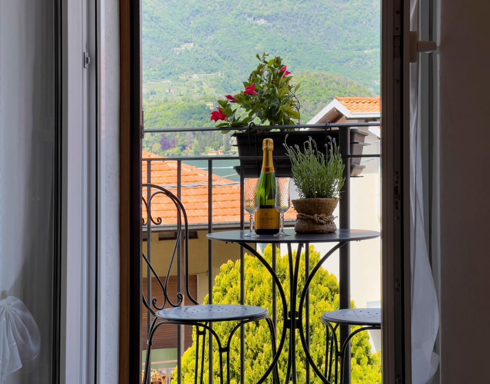 Balcony/Terrace, Lake view