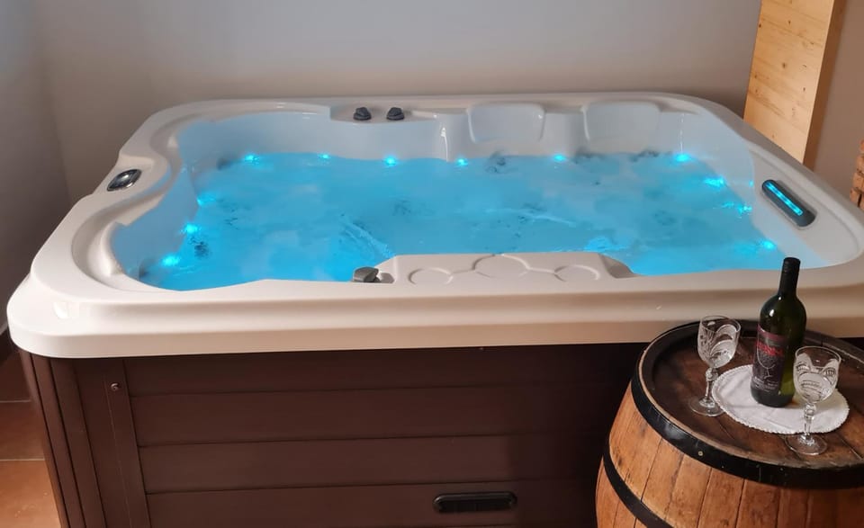 Hot Tub, Hot Tub, Spa and wellness centre/facilities