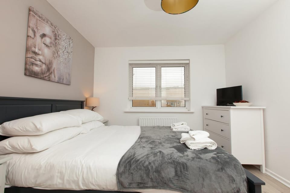 Bed, TV and multimedia, Photo of the whole room, Bedroom, internet, towels