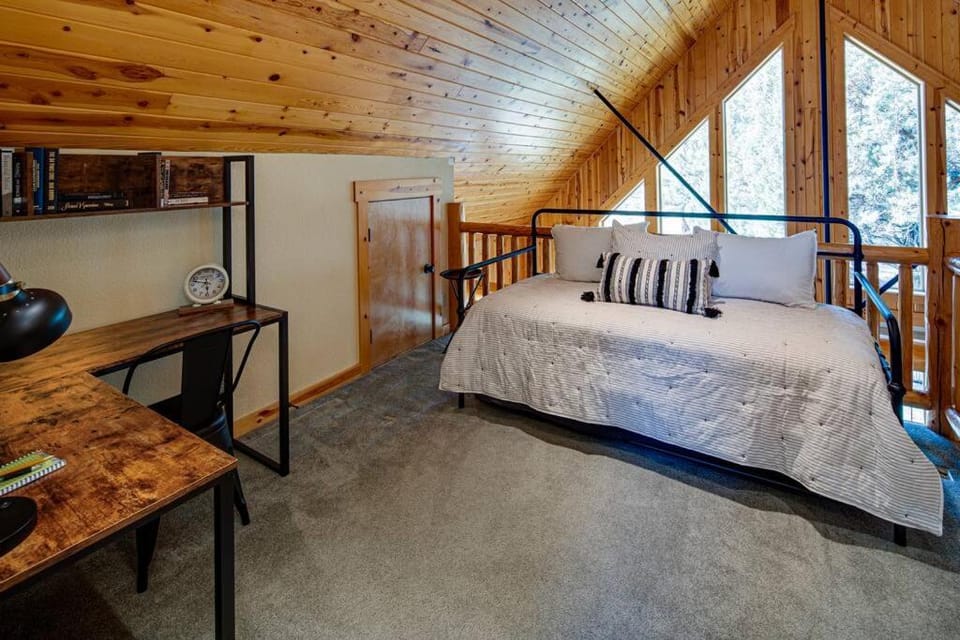 Bed, View (from property/room)