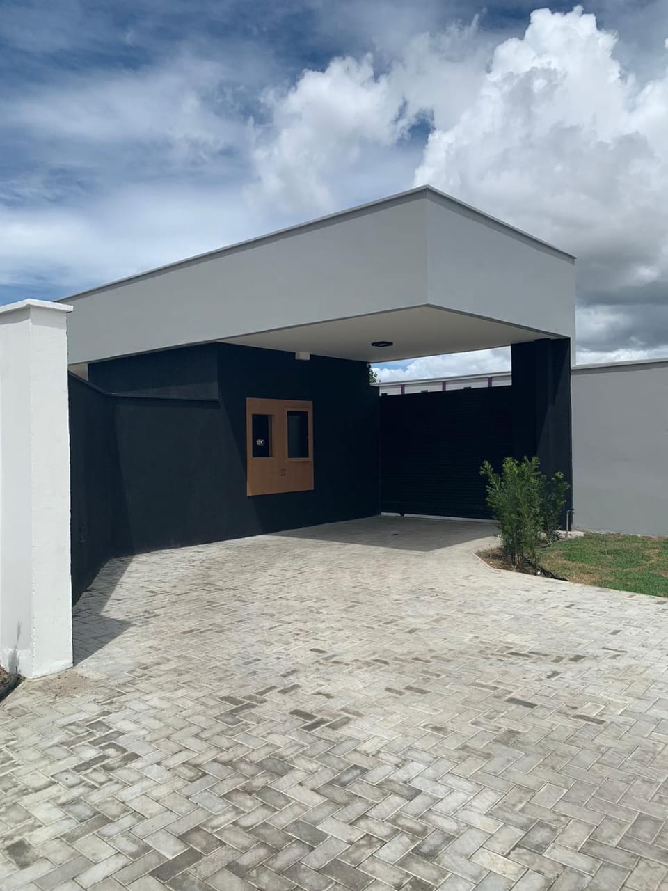 Facade/entrance