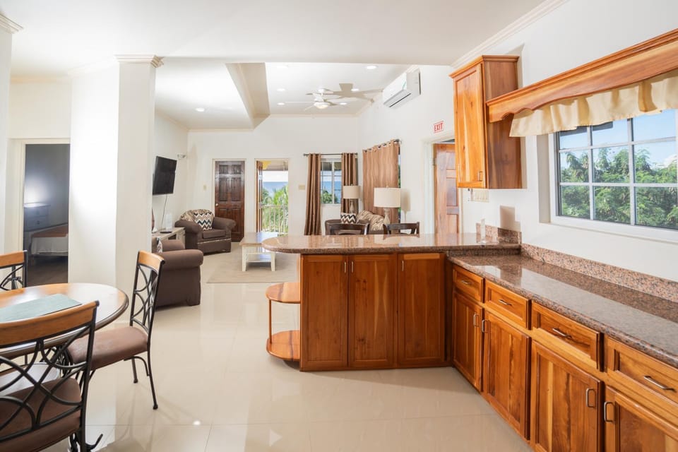 View (from property/room), Seating area, Dining area, kitchen