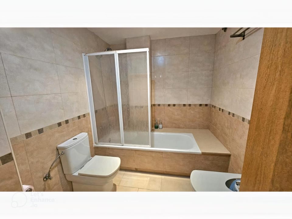 Shower, Toilet, Bathroom, Bath, towels