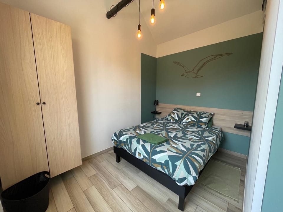 Bed, Photo of the whole room, Bedroom, wardrobe