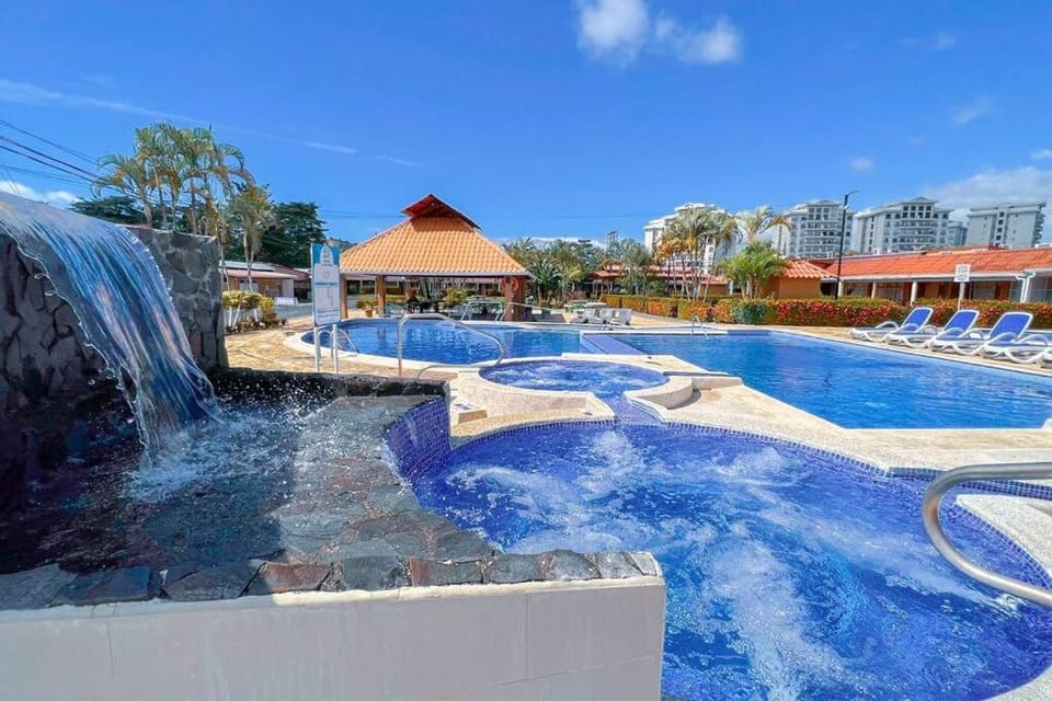Tropical Beach Escape with Pool & Fast Wi-Fi House in Jaco