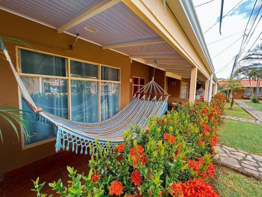 Tropical Beach Escape with Pool & Fast Wi-Fi House in Jaco