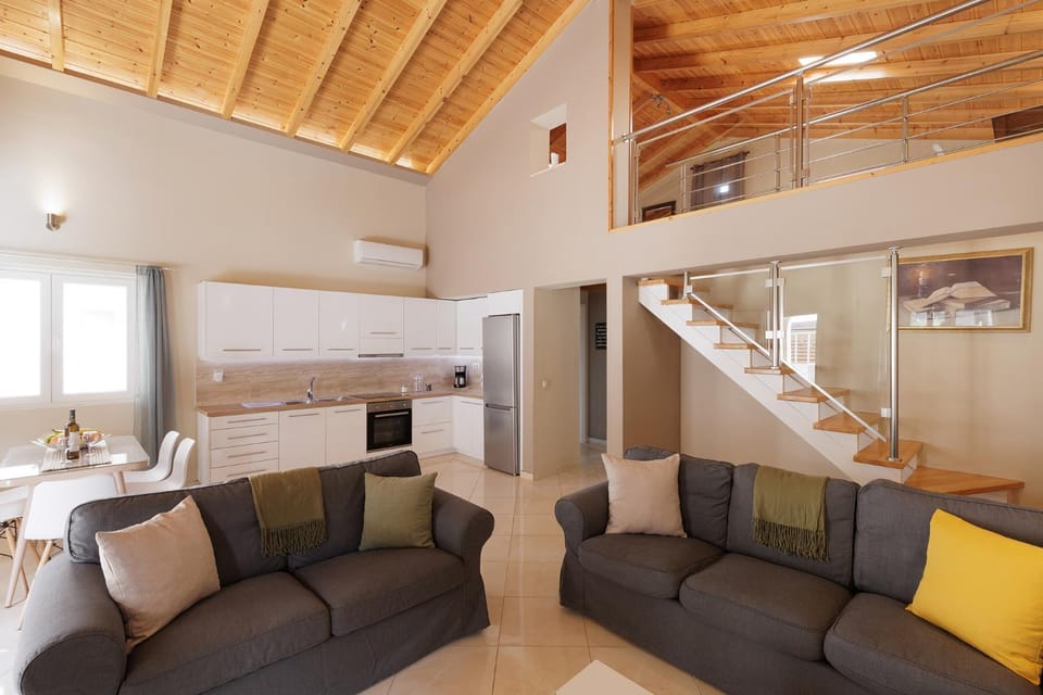 Kitchen or kitchenette, Living room, Seating area, Dining area, minibar, air conditioner