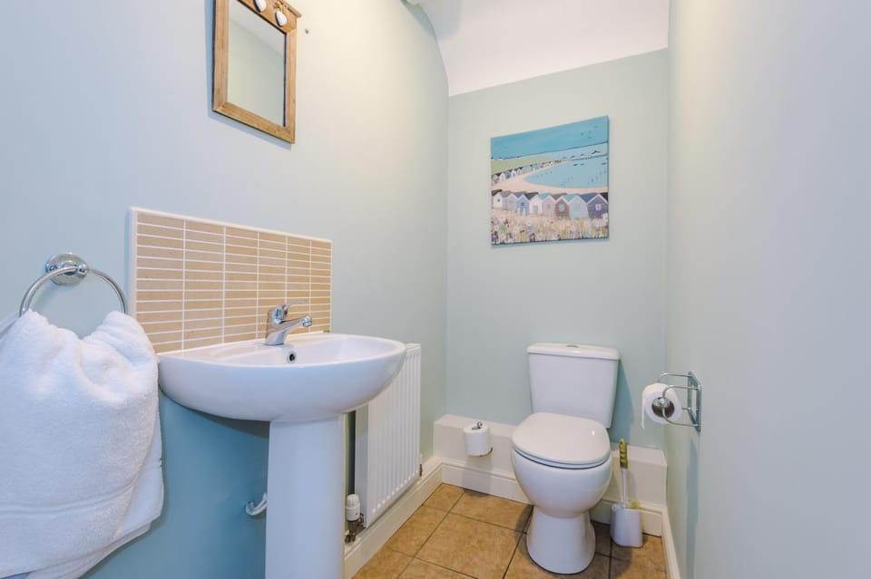 Relaxing 3 Bedroom Chester Home with garden House in Wales